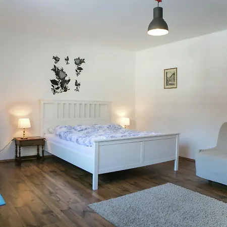 Pleasant With Sauna, Terrace,garden,darts, Parking Apartamento Hopfgarten im Brixental